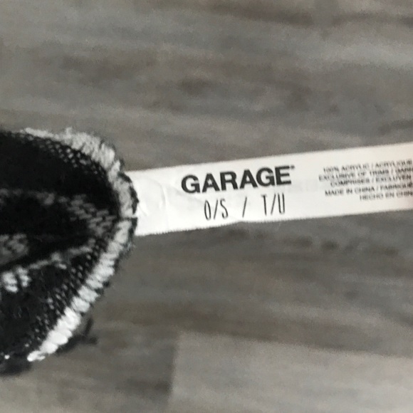 Garage Big Shawl - Picture 3 of 3